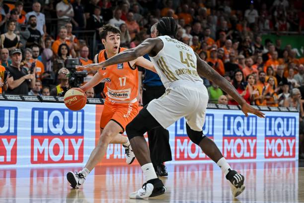 他和整个四 他和整个四