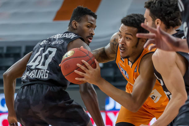 决定由陈哲 决定由陈哲