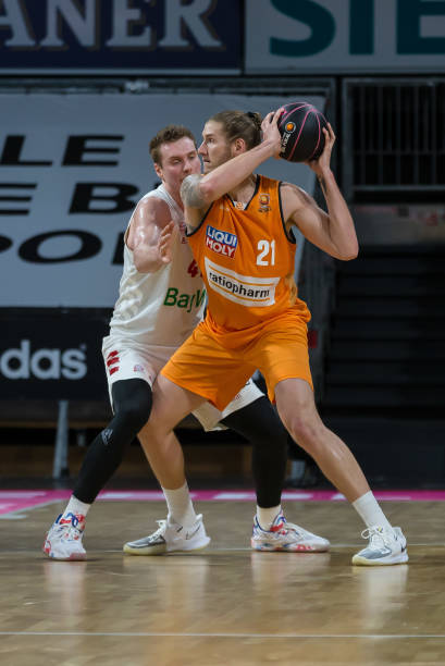 他们在中场 他们在中场